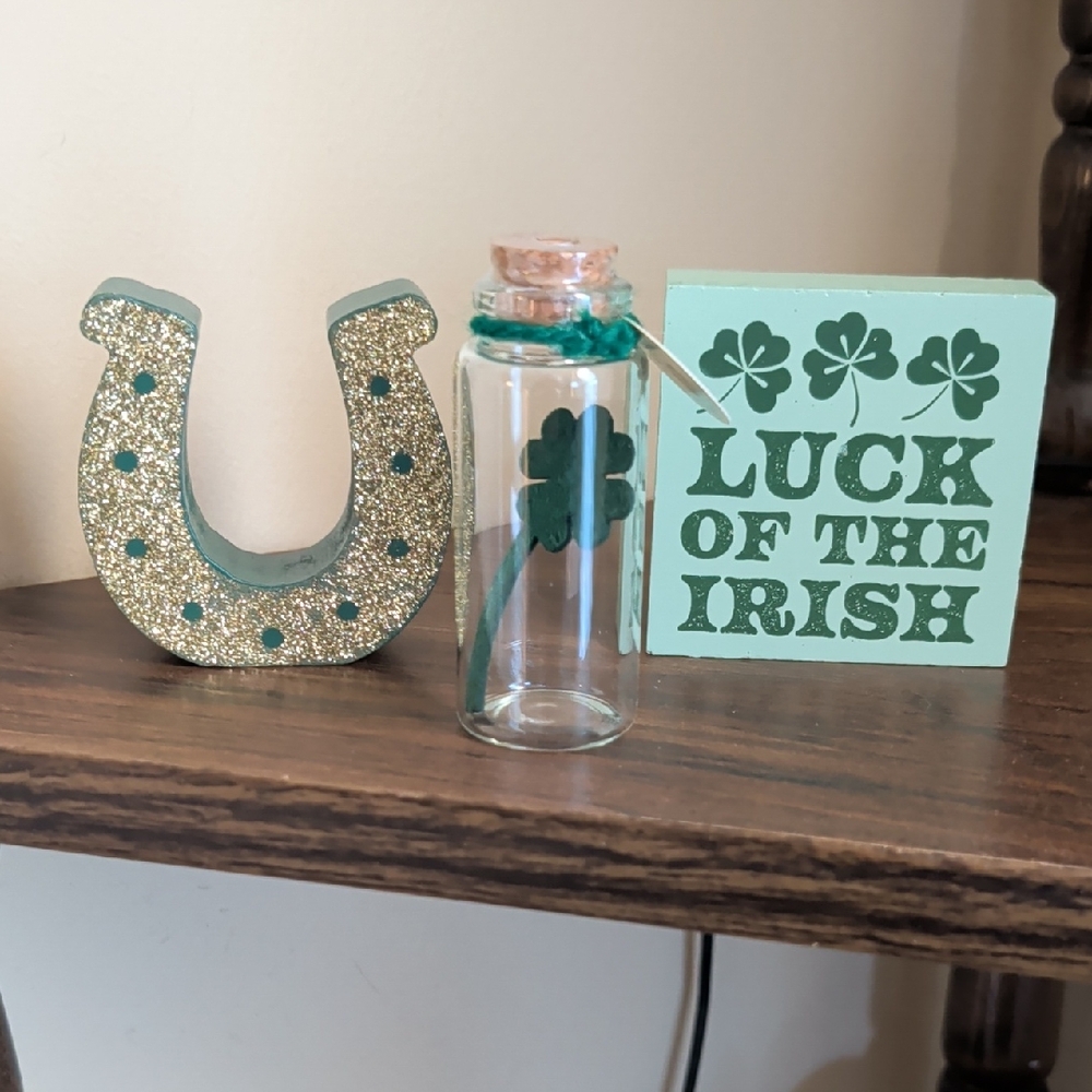 St. Patrick's Mini Décor Trio - Green Glitter Horseshoe & Shamrock Bottle